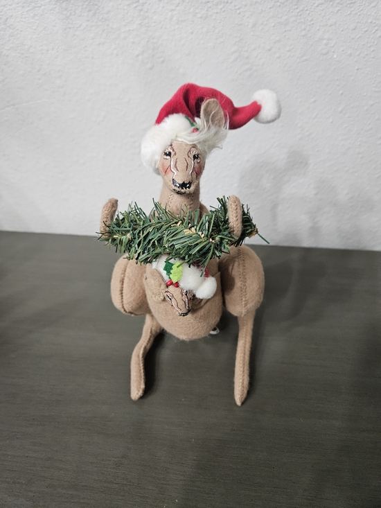 Annalee Other - Annalee Brown Kangaroo and Baby with Red Santa Hat and Green Wreath 2009